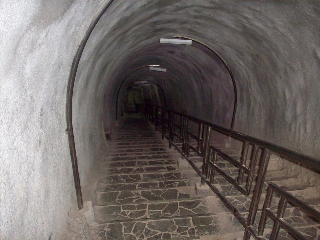 Terowongan (Gua) Jepang