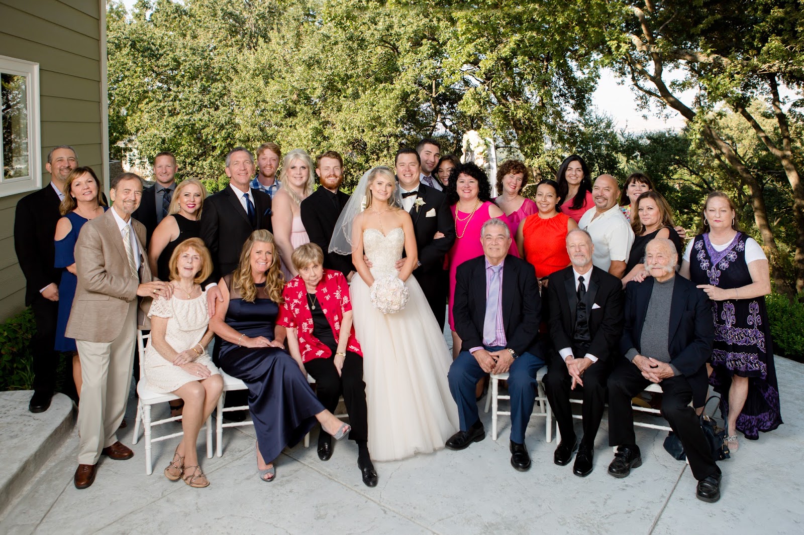 large group wedding photo