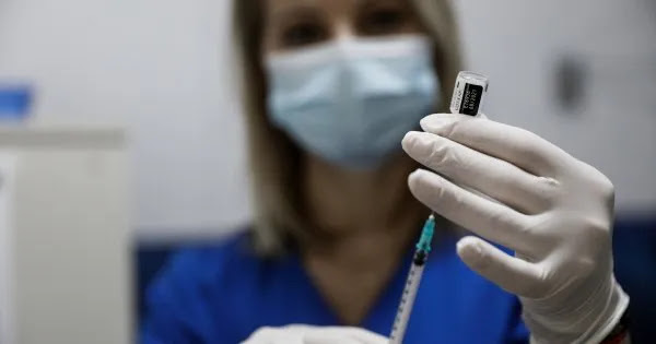 Στο Βόλο η πρώτη  αντίδραση κατά του υποχρεωτικού εμβολιασμού: Υγειονομικοί θα κινηθούν νομικά