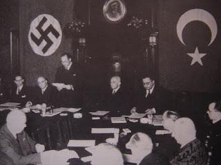 Türkiye ve Nazi Almanyası arasında Türk-Alman Dostluk Paktı imzalanırken, 18 Haziran 1941