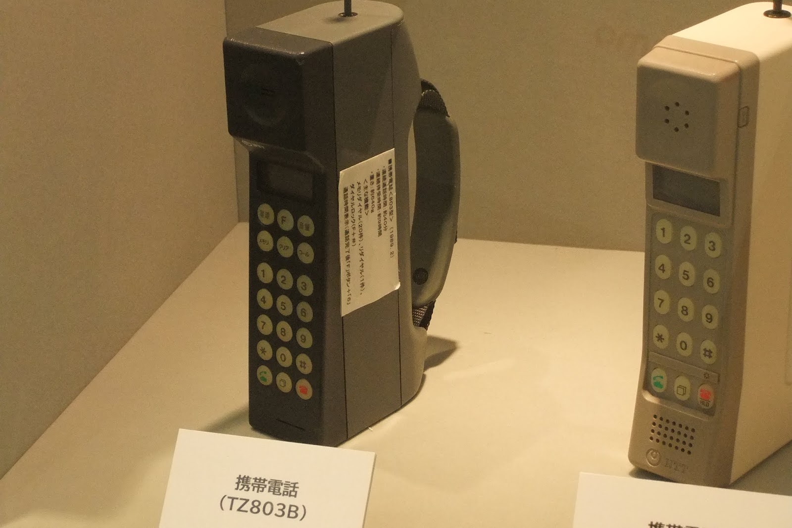 docomo-TZ803B-old-mobilephone ドコモの初期型携帯電話
