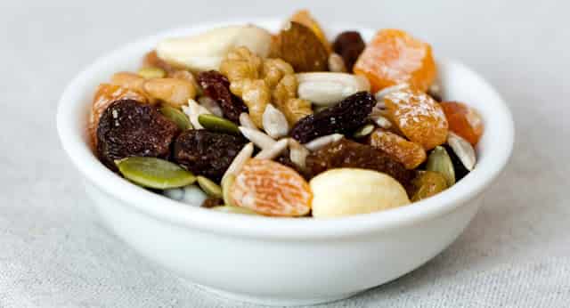 9 Benefits of Eating Dried Fruits during pregnancy