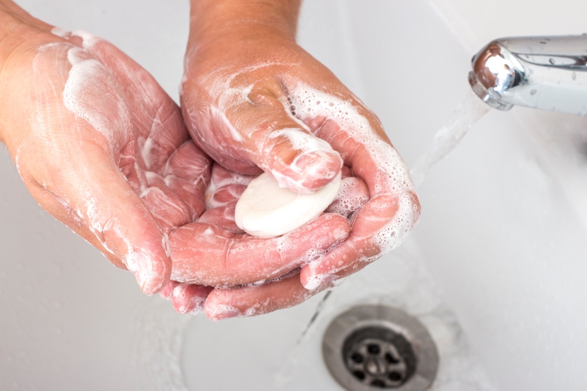 Мытье произойдет. Мытье рук. Мыло для рук. Мытье рук с мылом. Гигиена рук.