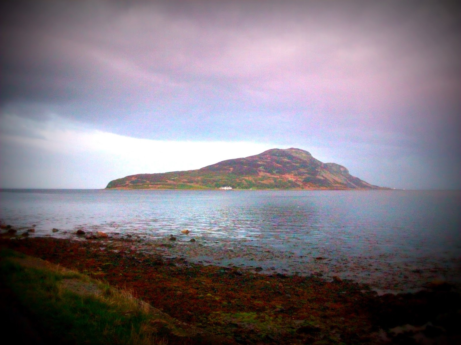 Want to travel to a Scottish Isle? The wonderful Island of Arran is waiting you!