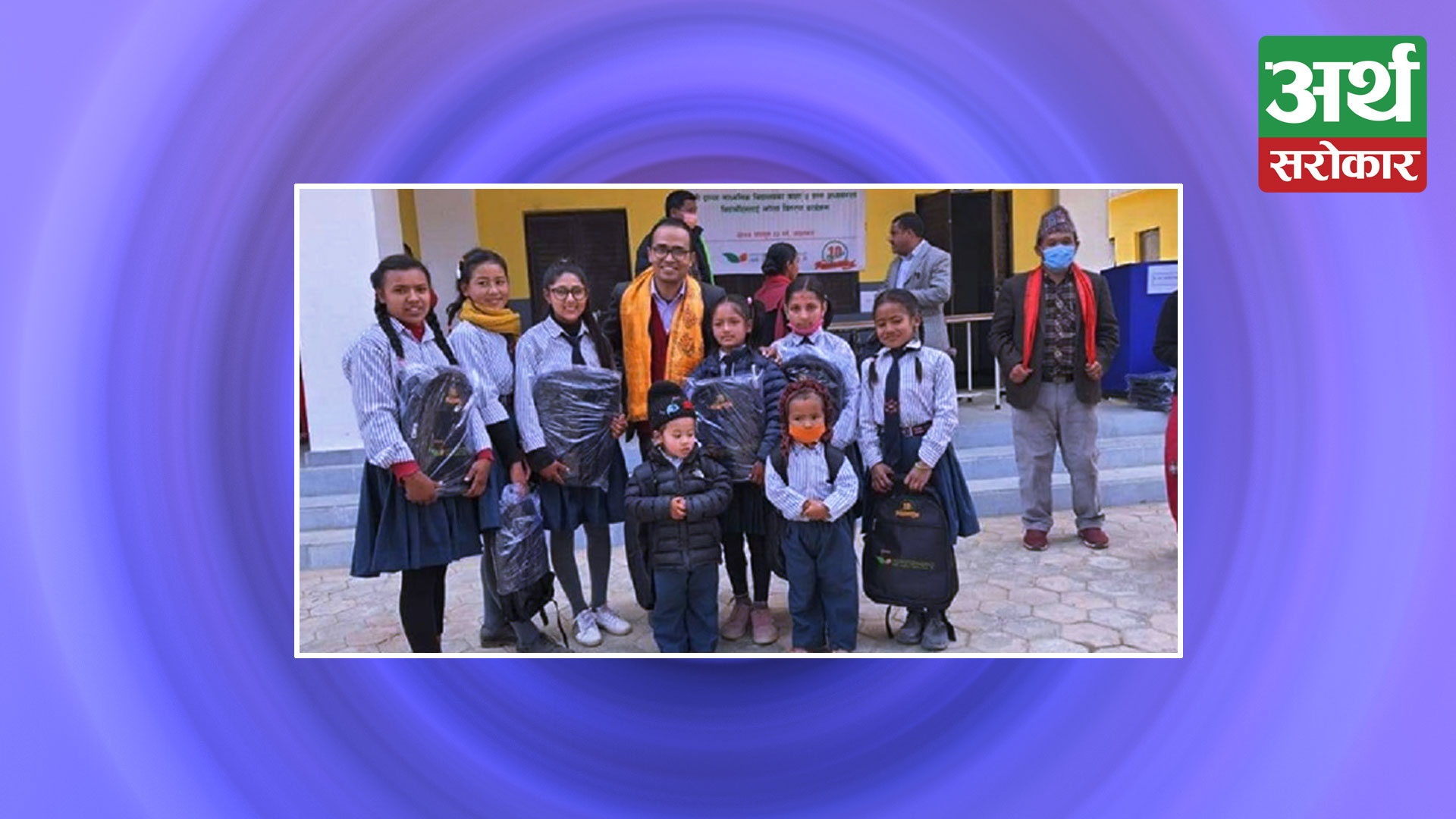 लक्ष्मी लघुवित्त वित्तीय संस्थाको सामाजिक कार्य : काभ्रेको विद्यालयलाई शैक्षिक सामग्री हस्तान्तरण