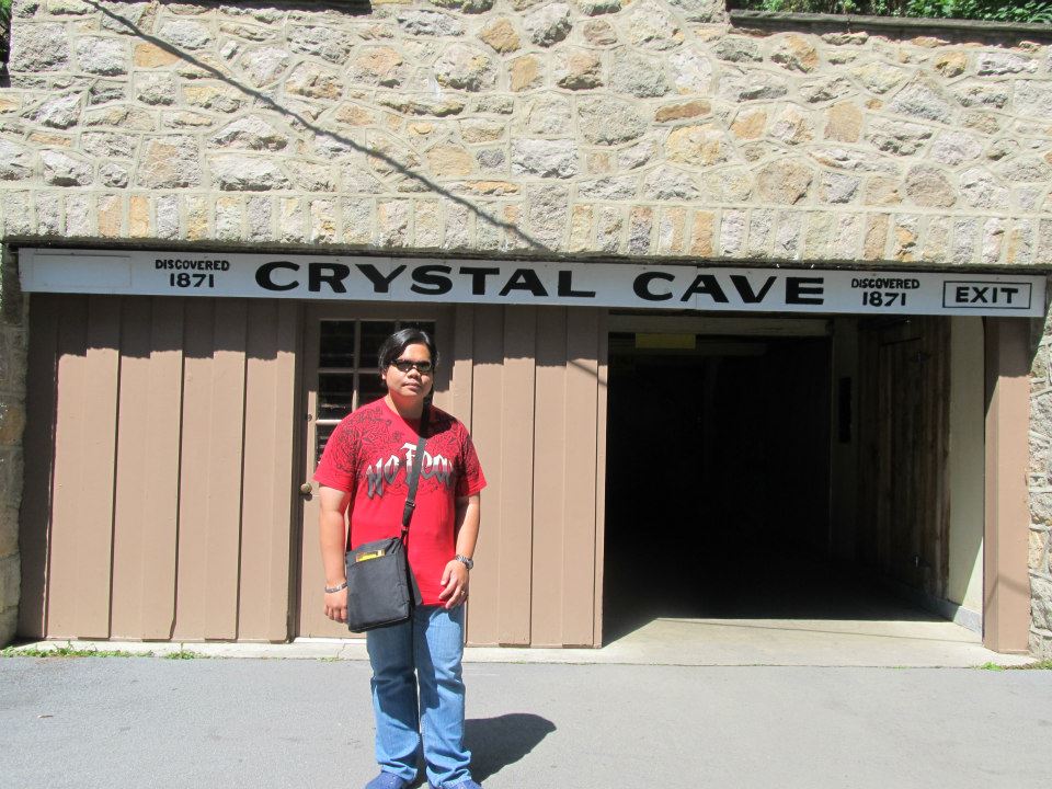 Traveling Young Couple PENNSYLVANIA Kutztown Crystal Cave