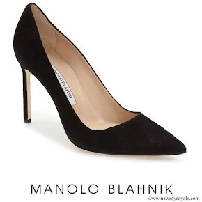 Meghan Markle wore Manolo Blahnik BB Pointy Toe Pumps in Black Suede