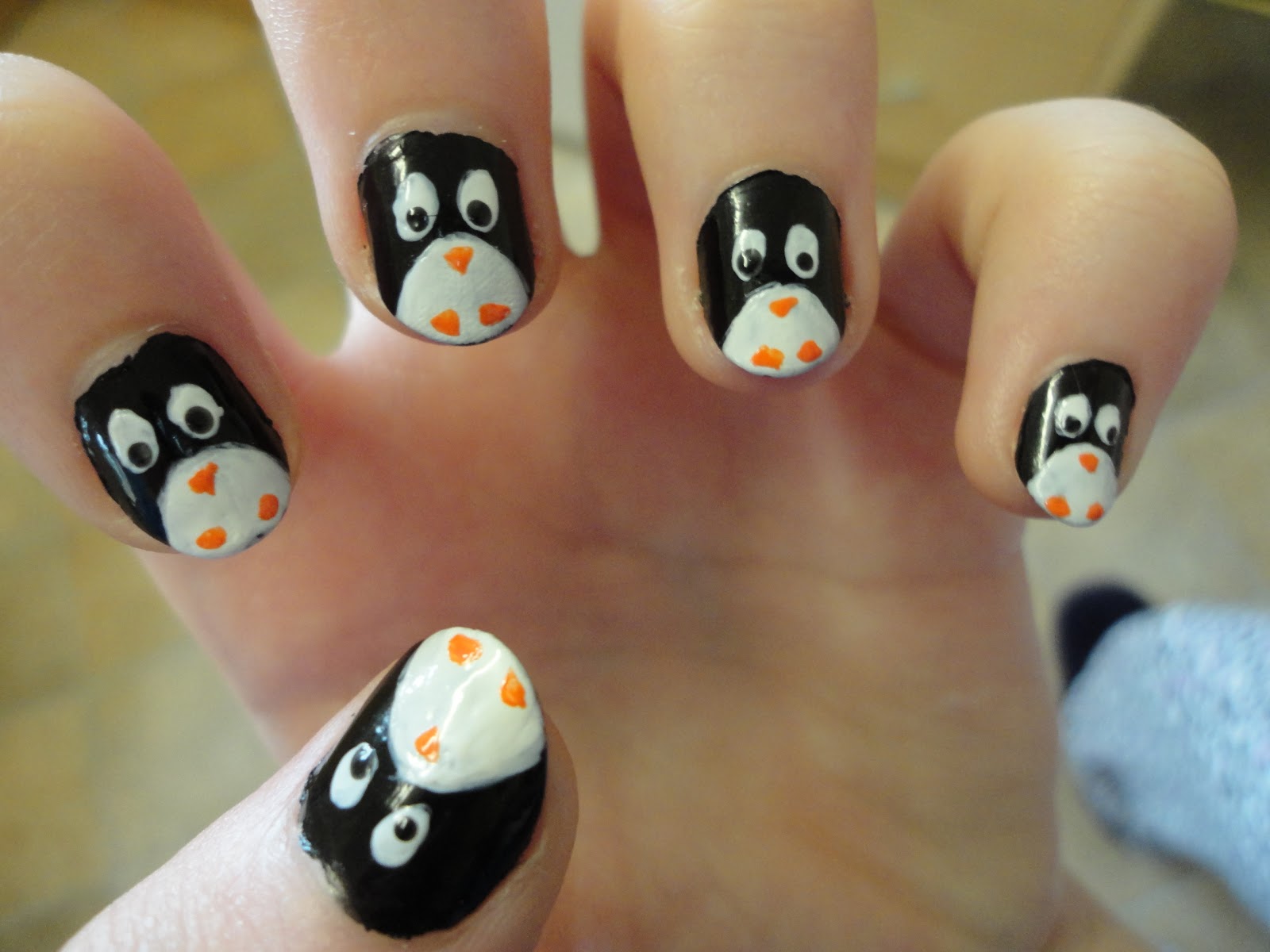 Nail Art: Penguin nails!