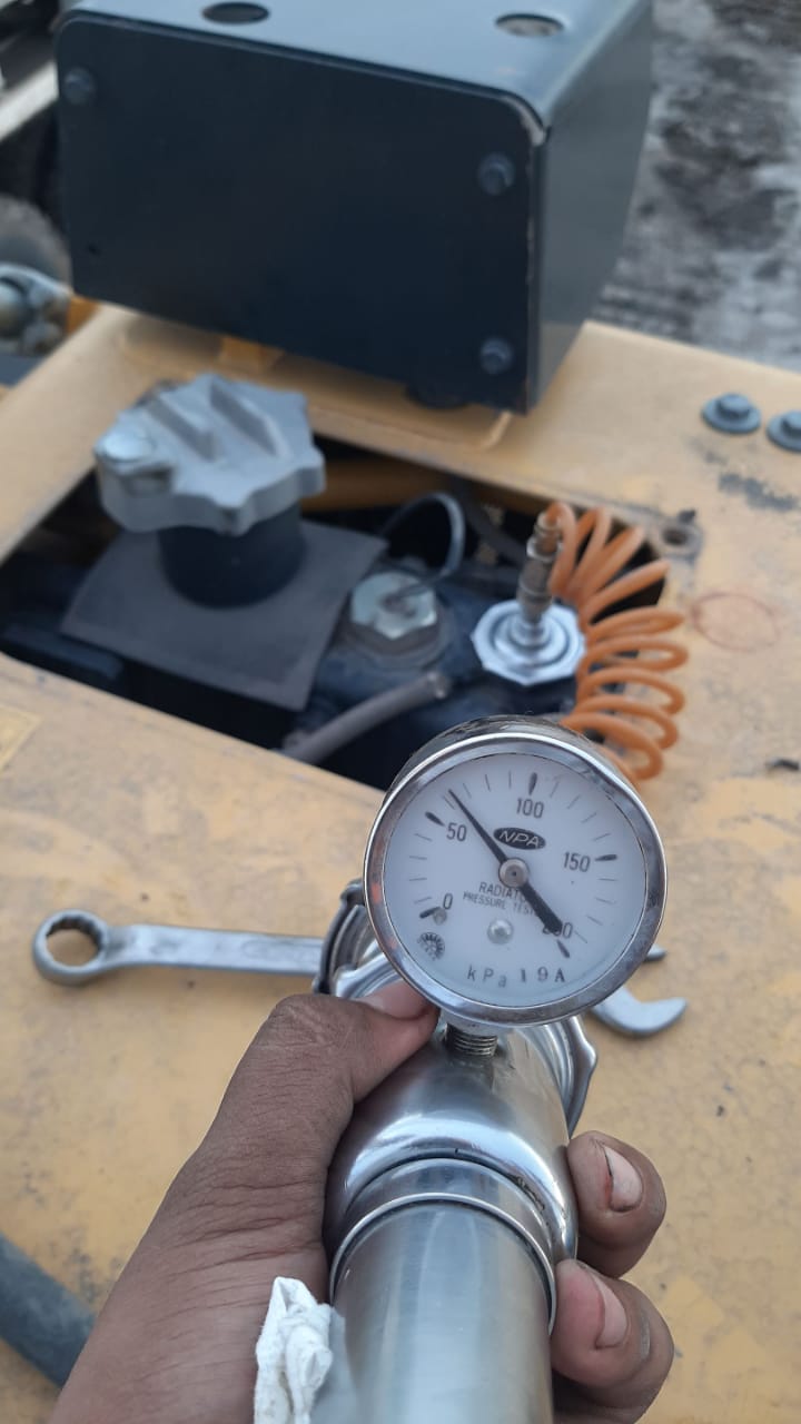 MemeriksaKebocoranAirPadaRadiator