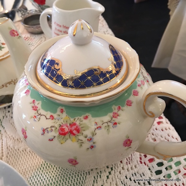 vintage teapot at Lovejoy’s Tea Room in San Francisco vintage teapot at Lovejoy’s Tea Room in San Francisco