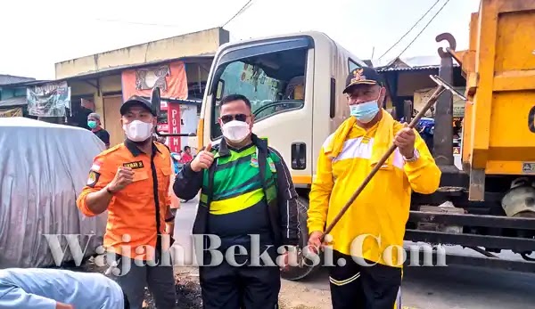 Camat Tarumajaya dan 3 Pilar Laksanakan Jumat Bersih di Samuderajaya Camat Tarumajaya dan 3 Pilar Laksanakan Jumat Bersih di Samuderajaya