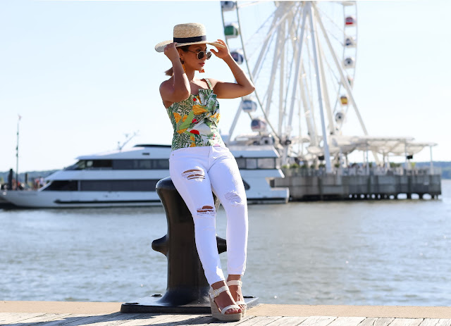 floral print top with white skinny jeans 
