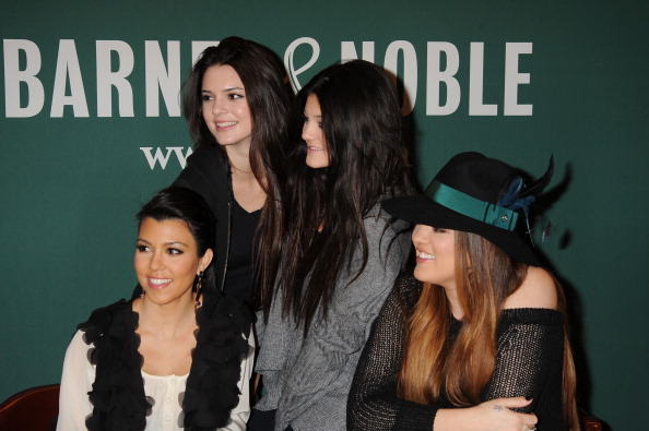 LovelyStars: 12/12/2011 Kendall and Kylie Jenner At Barnes & Noble