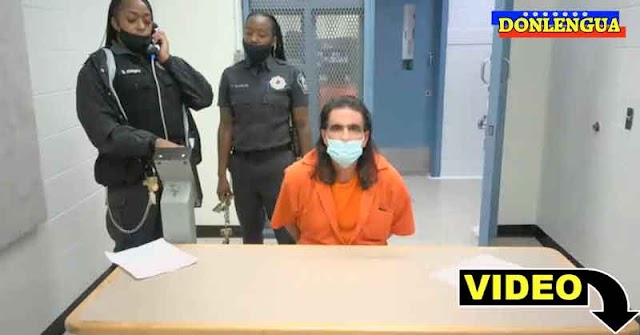 Álex Saab es filmado con su bata naranjada y esposado en la prisión de Estados Unidos