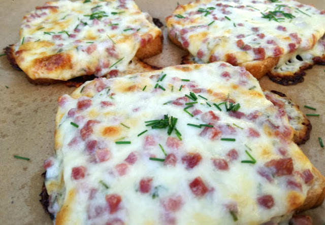 Kuche Guten Appetit: Flammkuchen Toast, schnell gemacht und super lecker. Kuche Guten Appetit: Flammkuchen Toast, schnell gemacht und super lecker.