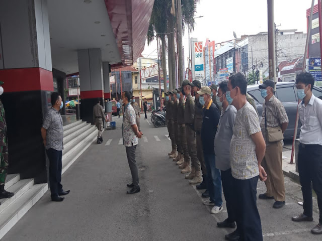 Kelurahan Babura Medan Baru Tertibkan PK5 Jalan DI Panjaitan