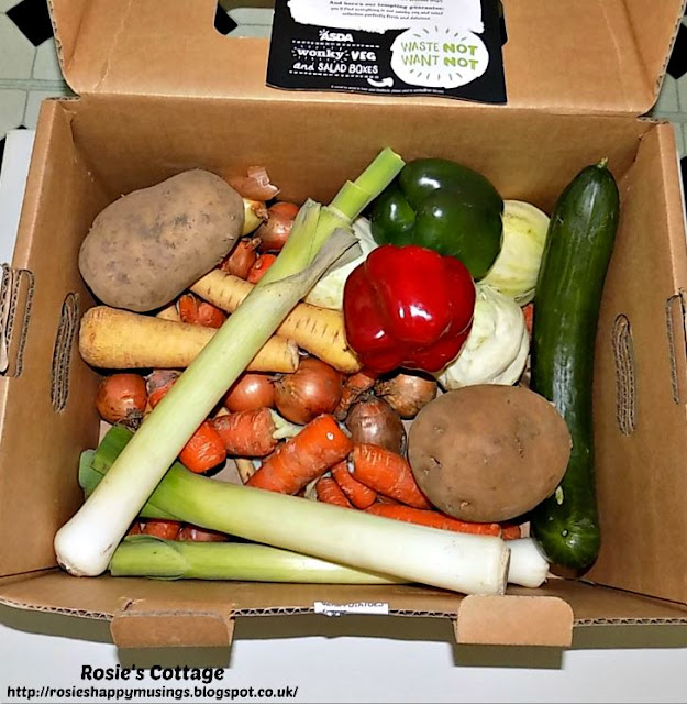 Rosie's Cottage What's Inside the Asda Wonky Veg Box?