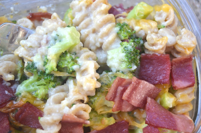 Broccoli Bacon Mac and Cheese- made healthier with a creamy cauliflower sauce!