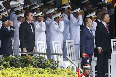 Bolsonaro tem mais oficiais no primeiro escalão que presidentes da ditadura Bolsonaro tem mais oficiais no primeiro escalão que presidentes da ditadura