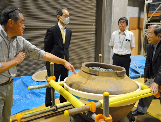 Japanese feudal jug found to contain 260,000 coins