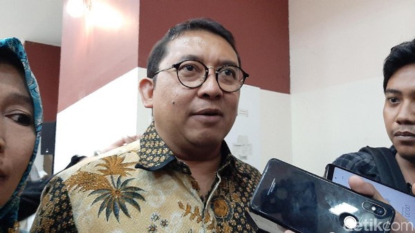 4 Sorotan Tajam Fadli Zon di Setahun Jokowi-Ma'ruf 4 Sorotan Tajam Fadli Zon di Setahun Jokowi-Ma'ruf