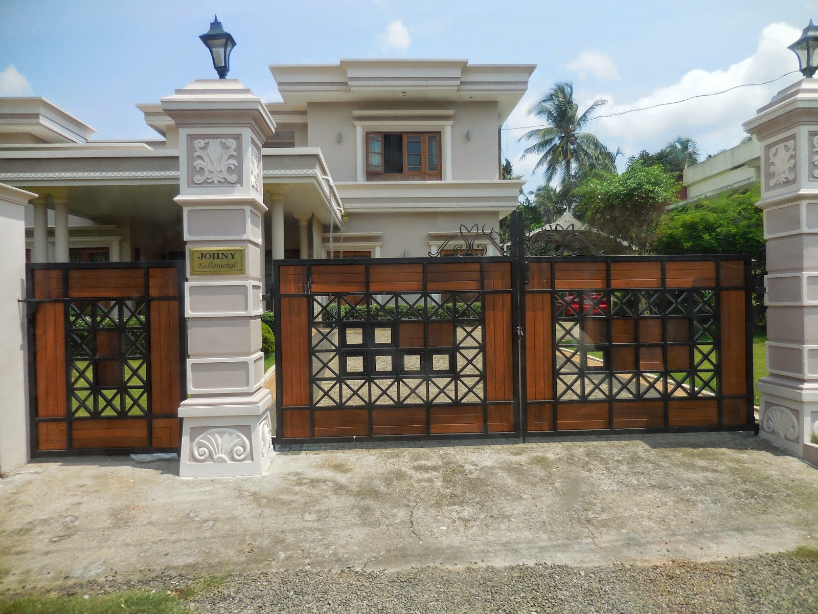 Kerala Gate Designs: A beautiful house gate from Kerala