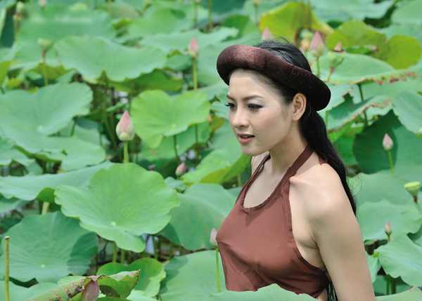 Nóng mắt với Thái Nhã Vân không ngại khoe thân Nóng mắt với Thái Nhã Vân không ngại khoe thân