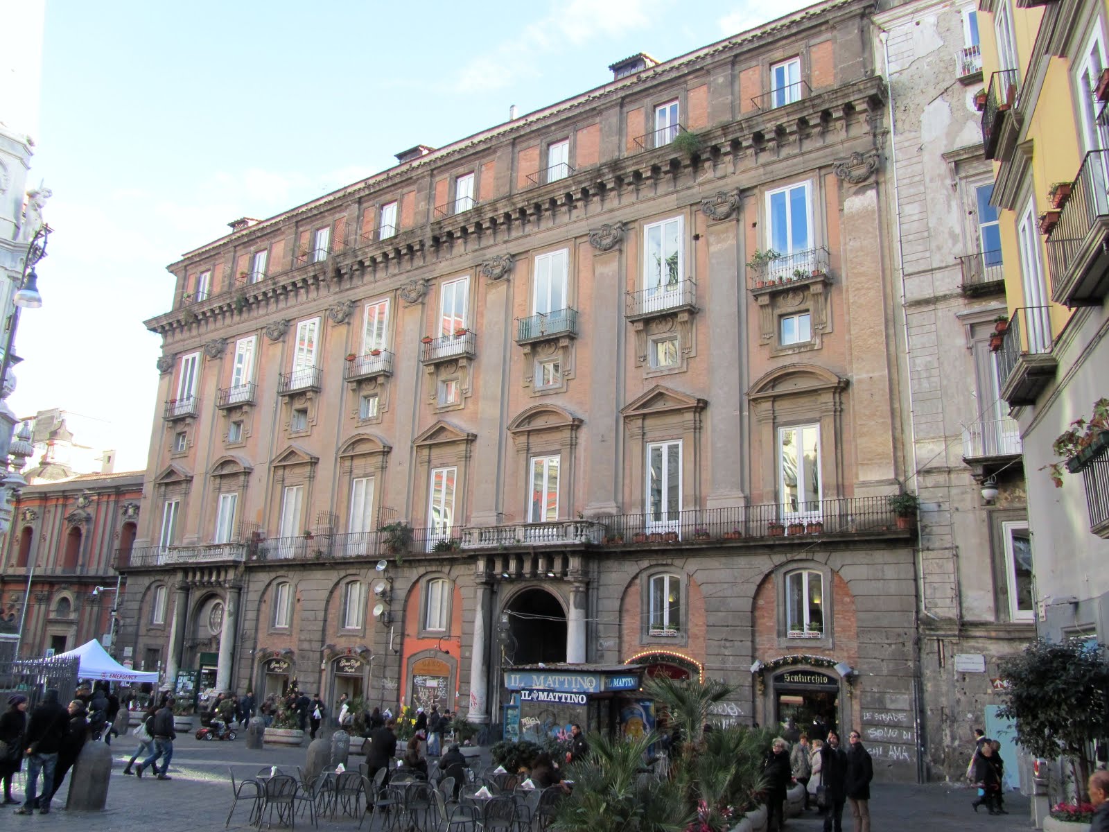 Napoli Piazza San Domenico Maggiore