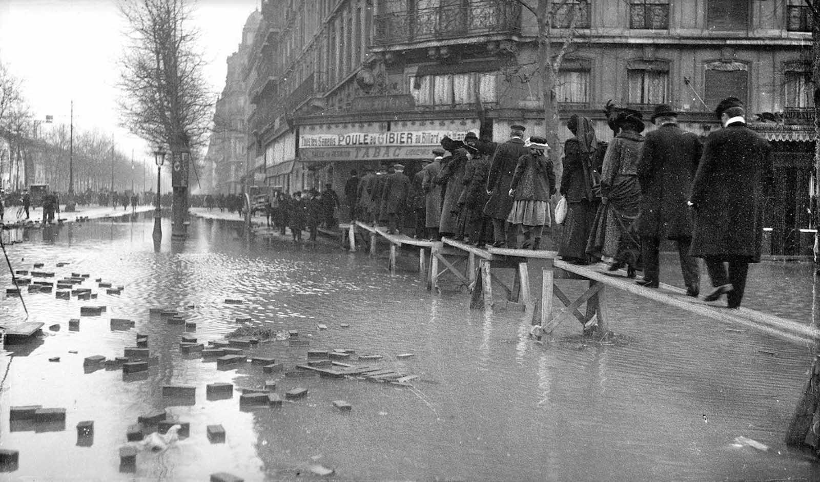 bensozia The Paris Flood of 1910