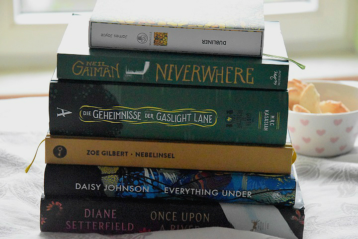 Bücherstapel-vom-Lesemonat-November-2019-Buchblog