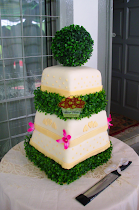 GARDEN GREEN THEMED WEDDING CAKE