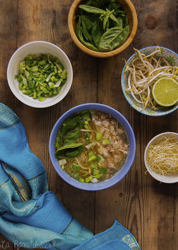 Pho, sopa de pollo vietnamita