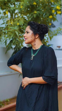 Tollywood Anchor Anasuya Bharadwaj Looks Stunning in Black Outfit
