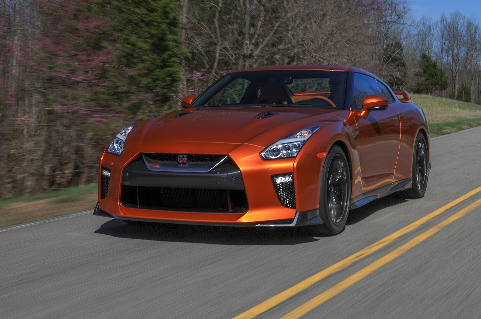 Nissan GTR 2017 оранжевый