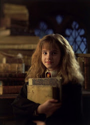 hermione granger books watson emma harry potter character hermionie jean characters favorite young smart she reads library looked happy 1st