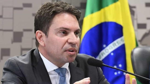 Ministro do STF suspende nomeação de Ramagem para o comando da PF
