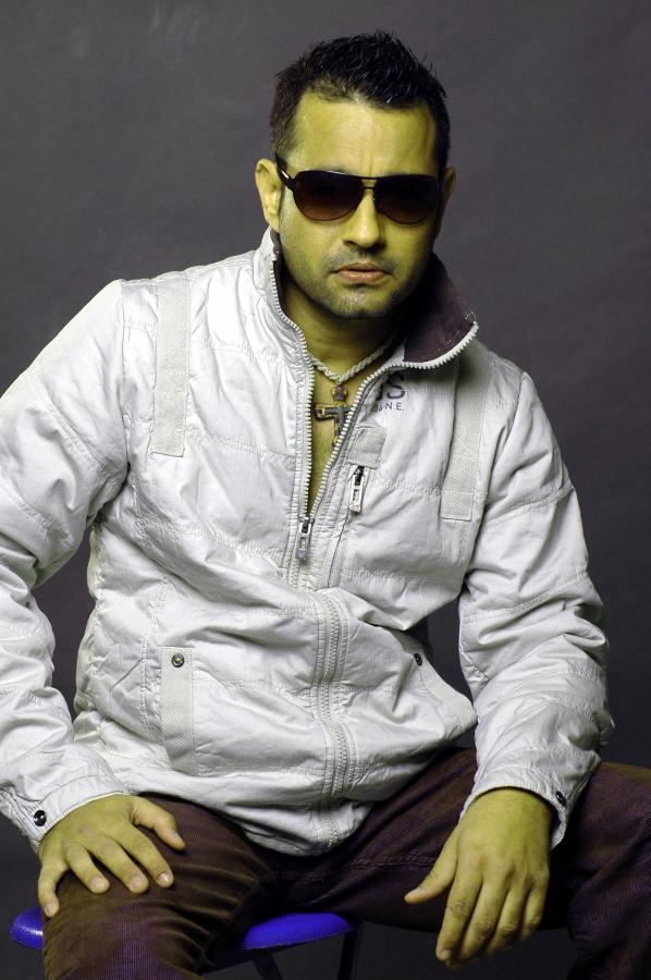 Top 101 Reviews: Watch Raj Brar Goriye Gangsters Brand New song Top 101 Reviews: Watch Raj Brar Goriye Gangsters Brand New song