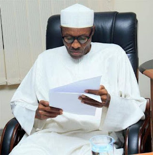 Buhari%2Bseated%252C%2Breading%2Bdocument%2B