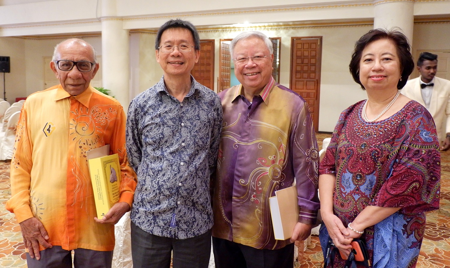 KINTA CHRONICLES: Sultan Nazrin Launches Book on ‘Titles and Ceremonial ...