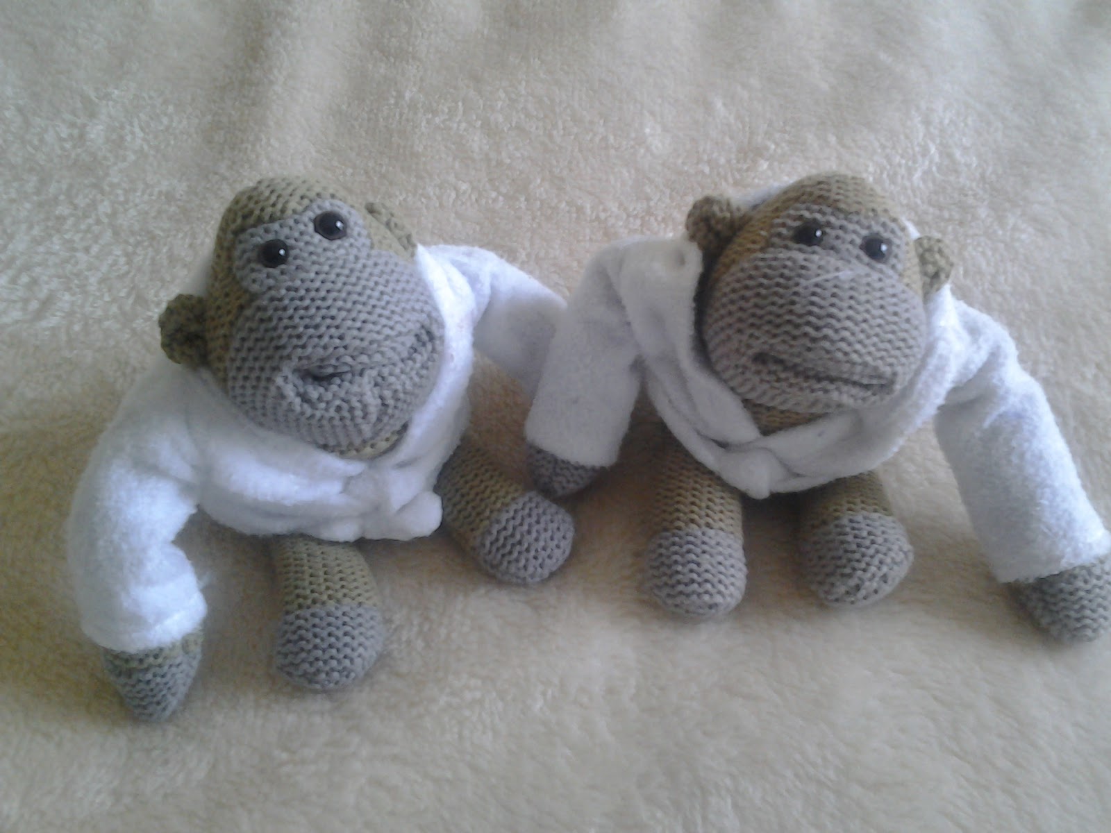 PG TIPS MONKEE BLOG : BATH ROBE MONKEY