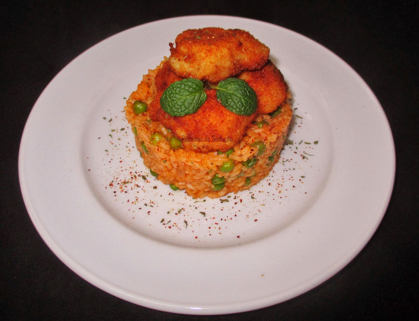 Nuggets de Perú com Arroz de Tomate e Ervilhas