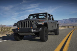 gladiator jeep mojave rubicon rated road desert 2021 wrangler test australia vs trail speed potrebbe specifiche prezzi annunciati clubalfa difference