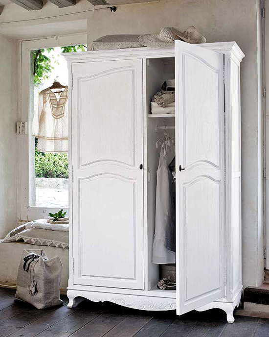 5 easy tips to help you organize your small closet at www.myparadissi.com