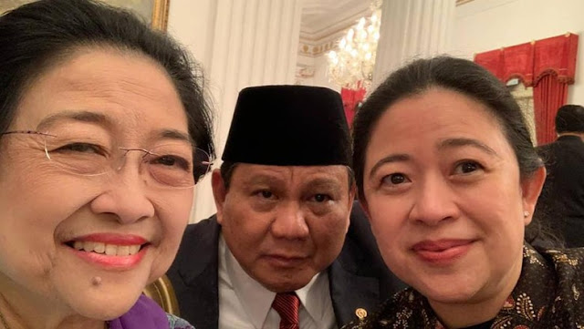 Selfie Bareng, Prabowo Nyempil di Antara Megawati dan Puan Selfie Bareng, Prabowo Nyempil di Antara Megawati dan Puan