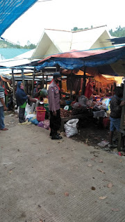 Patroli Di Pasar Lo’Ko, Anggota Polsek Alla Sampaikan Himbauan Kamtibmas