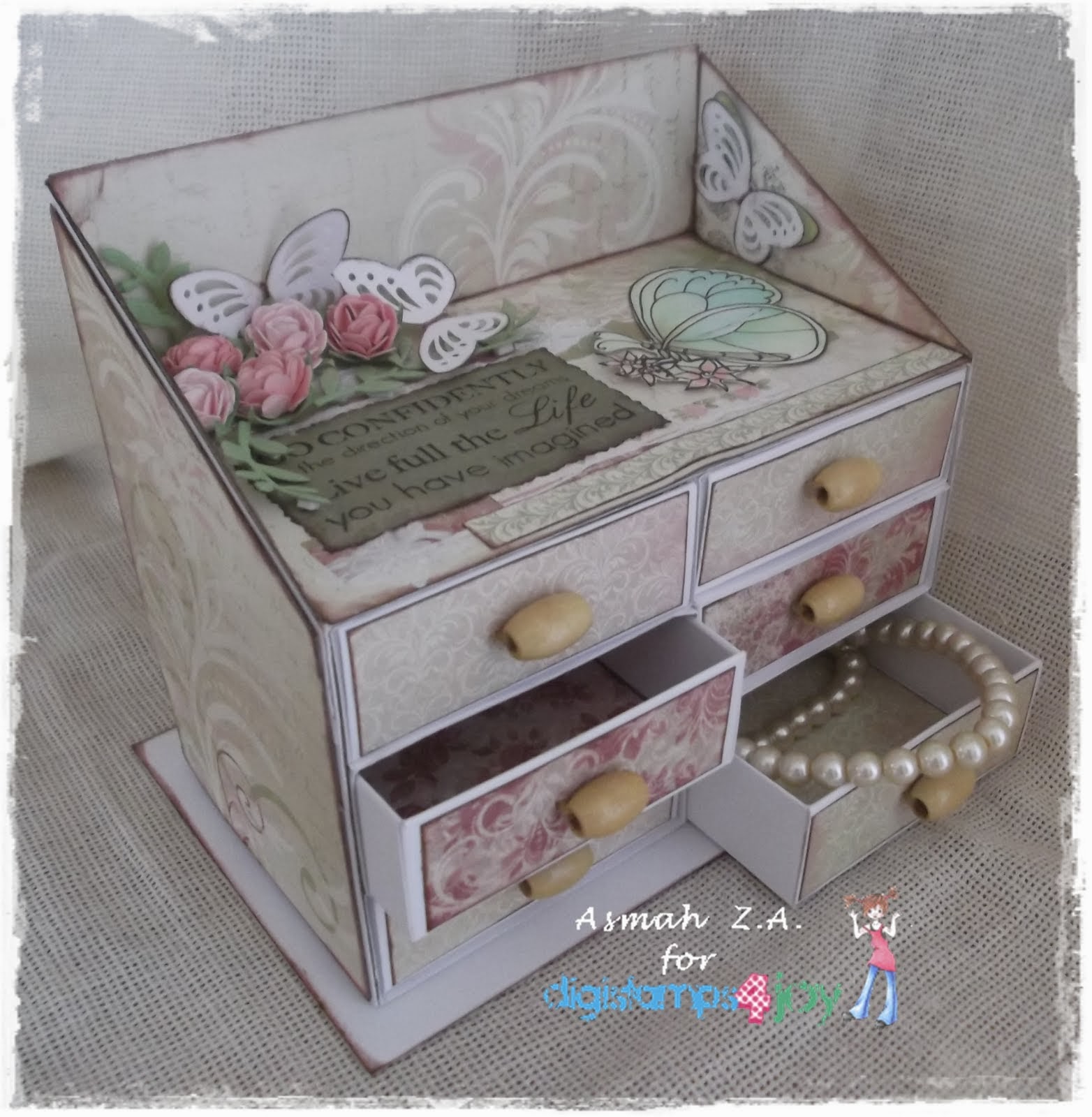 as Top 3 winner for this dresser (6 November 2013):