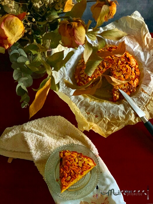 bublanina con guindas y almendras