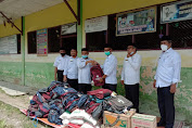 Ratusan Siswa Siswi Sekolah Dasar Di Kabupaten Aceh Utara Dapat Bantuan Perlengkapan Sekeloh Pasca Banjir