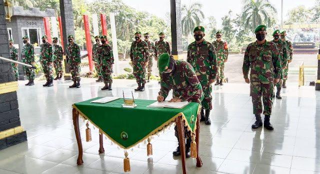 Kapten Caj (K) Rina Herlina Resmi Menjabat Pasipers Kodim 0315/Bintan Gantikan Mayor Inf R. Simanjuntak, SE Kapten Caj (K) Rina Herlina Resmi Menjabat Pasipers Kodim 0315/Bintan Gantikan Mayor Inf R. Simanjuntak, SE