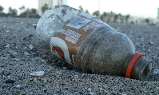 Resultado de imagen de una botella de plástico con hongos de verdad